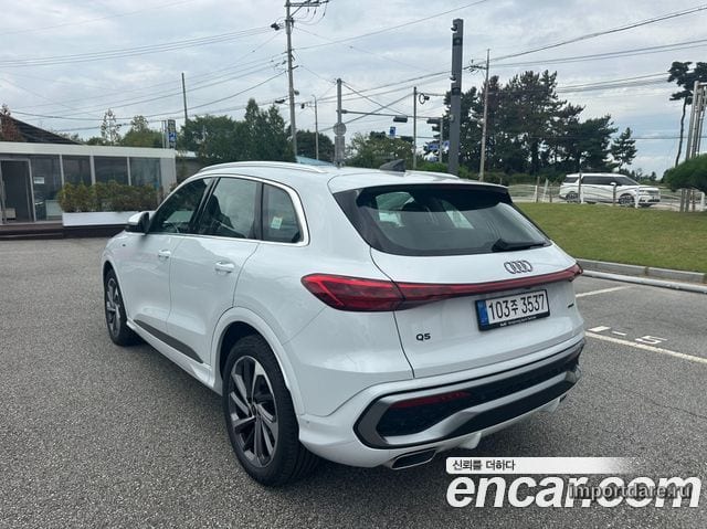 Audi Q5 сбоку