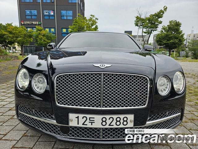 BENTLEY FLYING SPUR 2015 — 97 065 км, чёрный, Корея — под ключ — фото 1