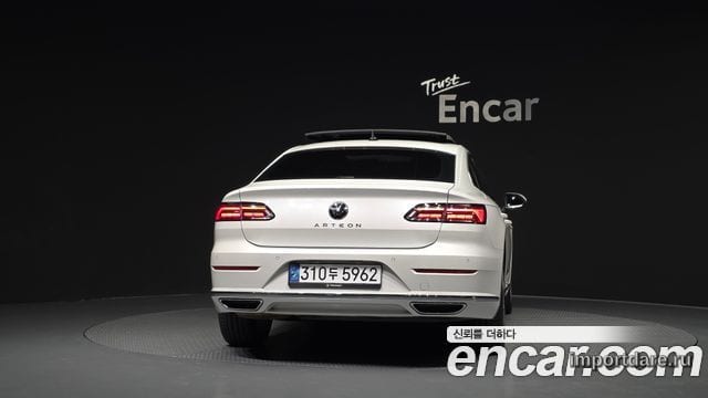 Volkswagen Arteon сзади