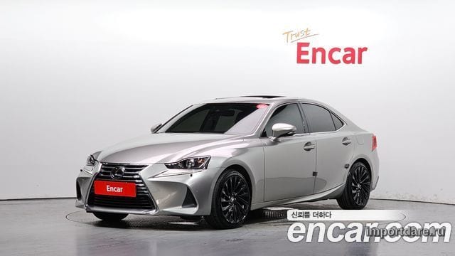 Lexus IS 2019