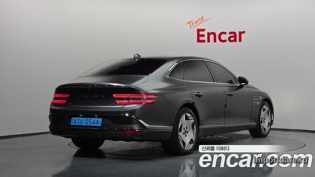 Genesis Electrified сбоку