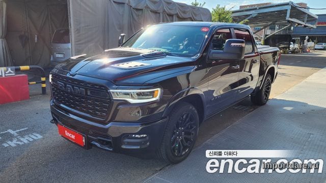 Dodge Ram Pickup спереди