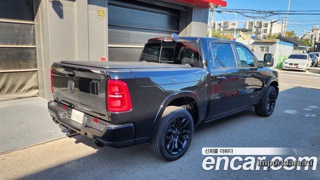 Dodge Ram Pickup сбоку
