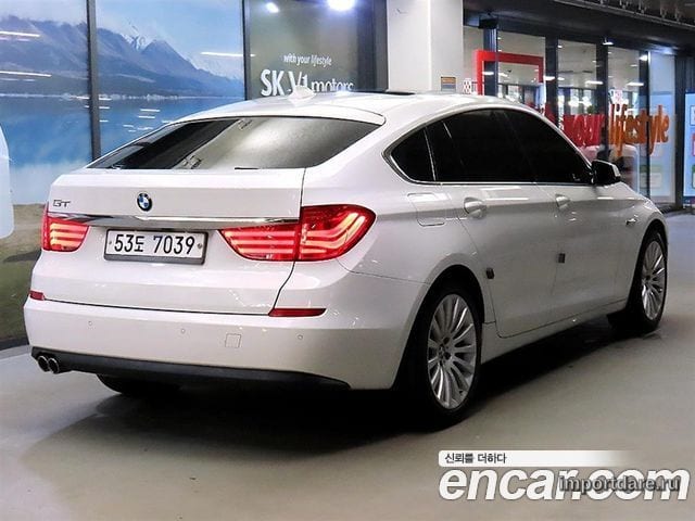 BMW 5 SERIES GT 2013 — 140 875 км, белый, Корея — под ключ — фото 2