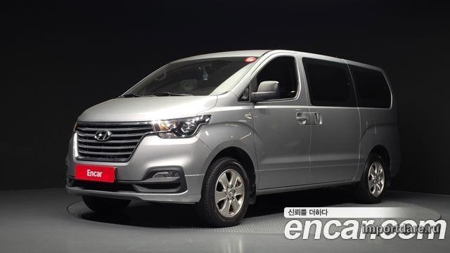 Hyundai Grand Starex сзади