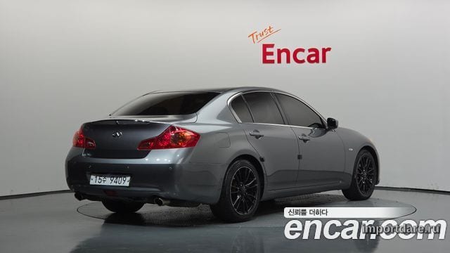 Infiniti G37 сбоку