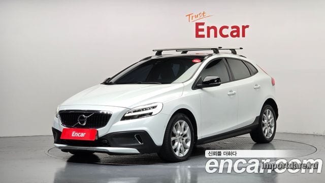 VOLVO V40 CROSS COUNTRY 2018 — 76 009 км, белый, Корея — под ключ — фото 1