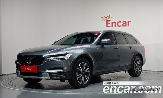 VOLVO V90 CROSS COUNTRY 2018 — 75 316 км, серый, Корея — под ключ — фото 1