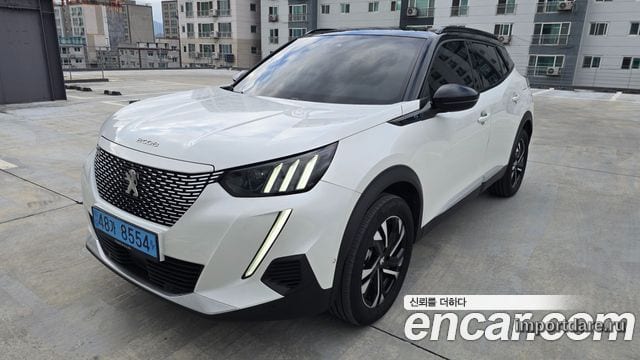 Peugeot E-2008 спереди