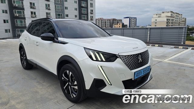 Peugeot E-2008 интерьер