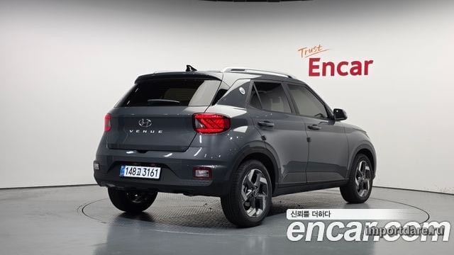 Hyundai Venue сбоку