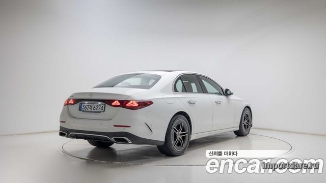 Mercedes-Benz E-Class сбоку