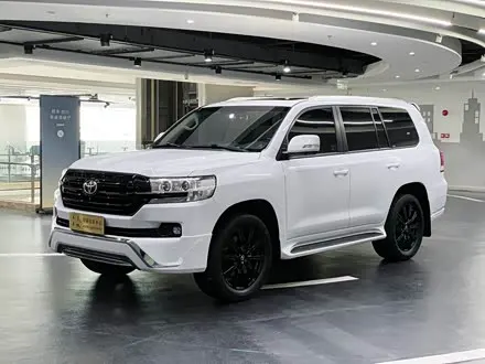TOYOTA LAND CRUISER 2019 — 95 000 км, Китай — под ключ — фото 1