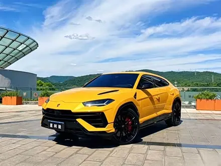 LAMBORGHINI URUS 2023