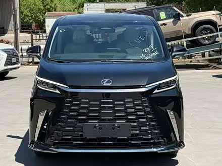 LEXUS LM 2025