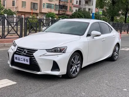 LEXUS IS 2017