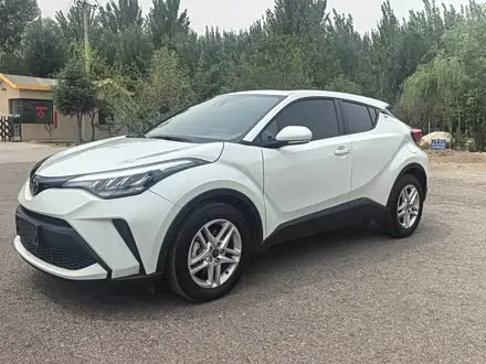 TOYOTA C-HR 2023 — 21 000 км, Китай — под ключ — фото 1
