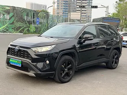 TOYOTA RAV4 2021