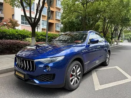 MASERATI LEVANTE 2018 — 138 000 км, Китай — под ключ — фото 1