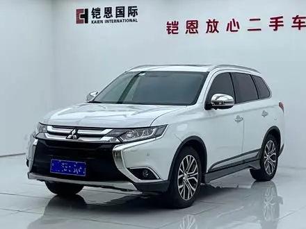 MITSUBISHI OUTLANDER 2016