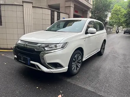 MITSUBISHI OUTLANDER 2021