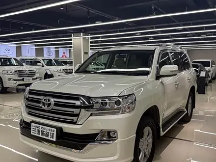 TOYOTA LAND CRUISER 2016