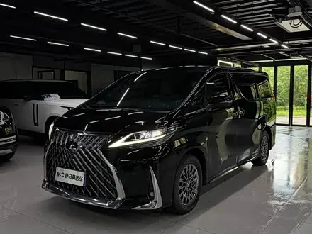 LEXUS LM 2020