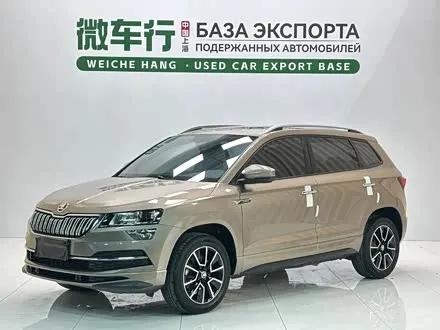 SKODA KAROQ 2022 — 18 100 км, Китай — под ключ — фото 1