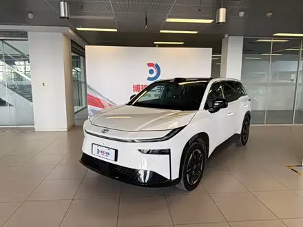 TOYOTA BZ3X 2025 — 11 000 км, Китай — под ключ — фото 1