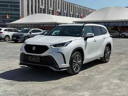 TOYOTA CROWN KLUGER 2024