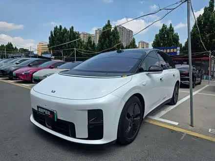 Li Auto i8 — из Китая под ключ
