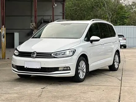 VOLKSWAGEN TOURAN 2016