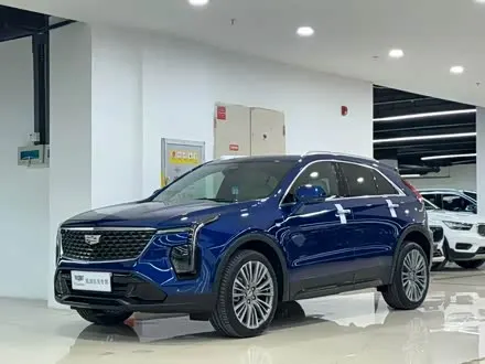 CADILLAC XT4 2024 — 11 000 км, Китай — под ключ — фото 1