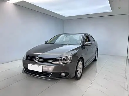 VOLKSWAGEN SAGITAR 2012
