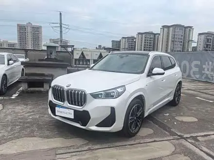 BMW X1 2024 — 3 600 км, Китай — под ключ — фото 1