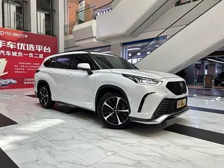 TOYOTA CROWN KLUGER 2022