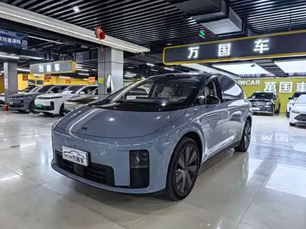 LI AUTO I8 2025