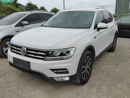 VOLKSWAGEN TIGUAN L 2017 — 116 800 км, Китай — под ключ — фото 1