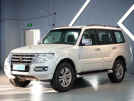 MITSUBISHI PAJERO V97 2018
