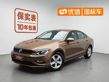 VOLKSWAGEN LAMANDO 2015