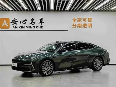 GEELY GALAXY 8 2025