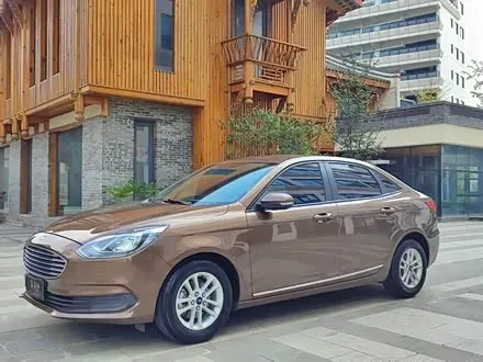 FORD ESCORT 2019