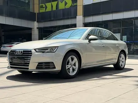 AUDI A4L 2017 — 30 000 км, Китай — под ключ — фото 1