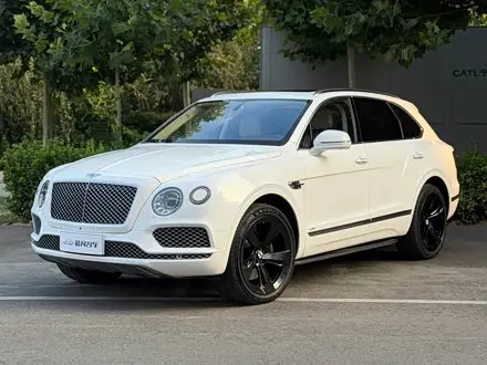 BENTLEY BENTAYGA 2016 — 100 000 км, Китай — под ключ — фото 1