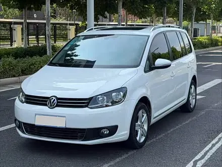 VOLKSWAGEN TOURAN 2015 — 150 000 км, Китай — под ключ — фото 1