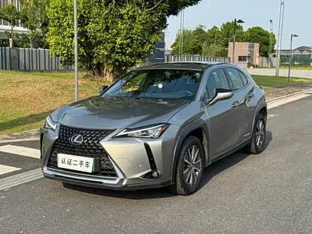 LEXUS UX 2020