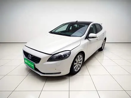 VOLVO V40 2015