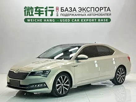SKODA SUPERB 2022 — 32 400 км, Китай — под ключ — фото 1