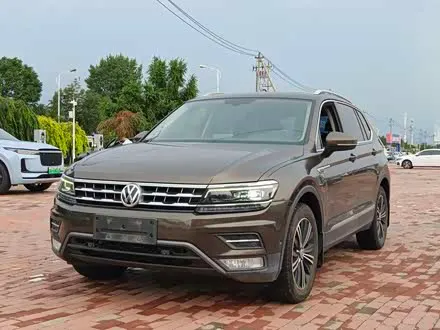 VOLKSWAGEN TIGUAN L 2017 — 128 000 км, Китай — под ключ — фото 1