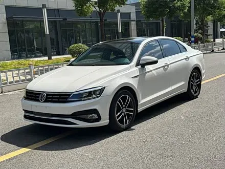VOLKSWAGEN LAMANDO 2019
